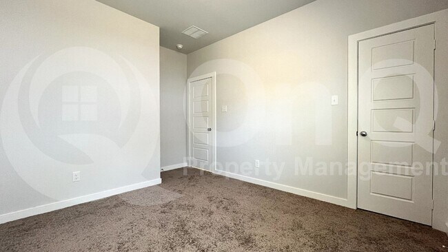 Building Photo - 912 Jackrabbit St