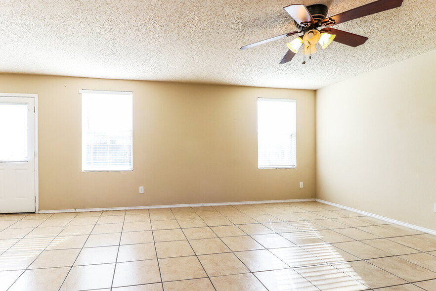 Building Photo - 521 Merton Ct