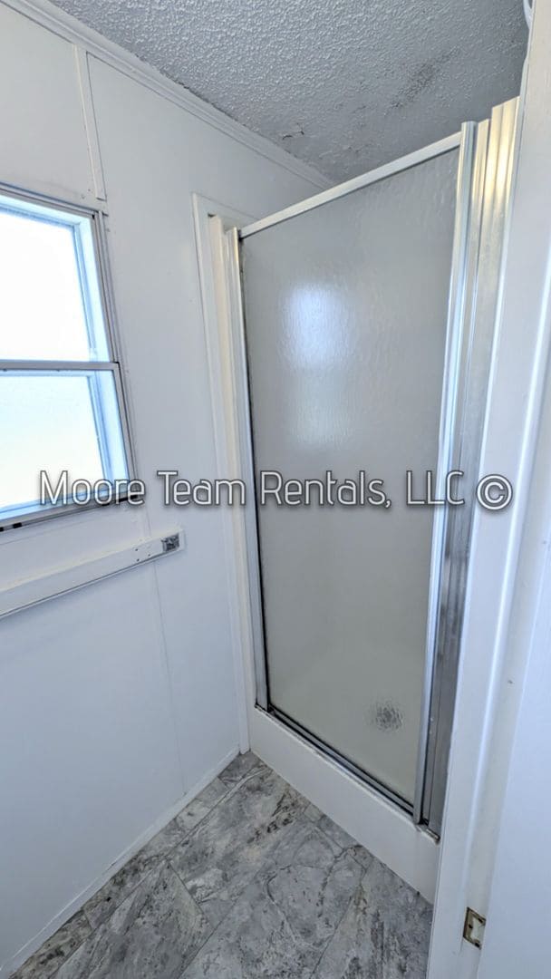 Building Photo - Country Home - Large Open Lot