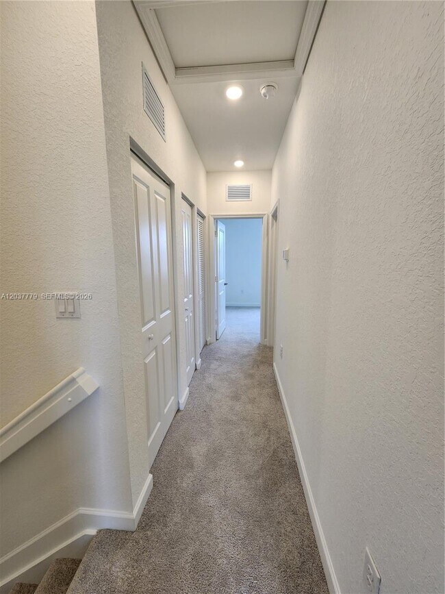 Building Photo - 263 SE 11th Ct