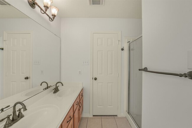 Building Photo - 21007 Terrace View Dr