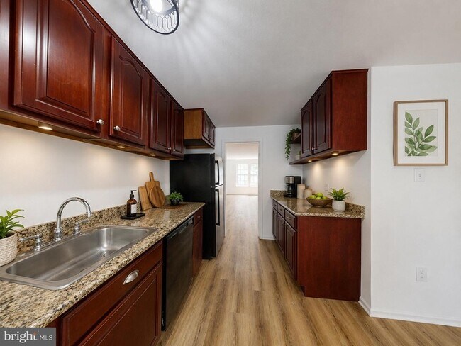 Building Photo - 8105 Kenova Ln