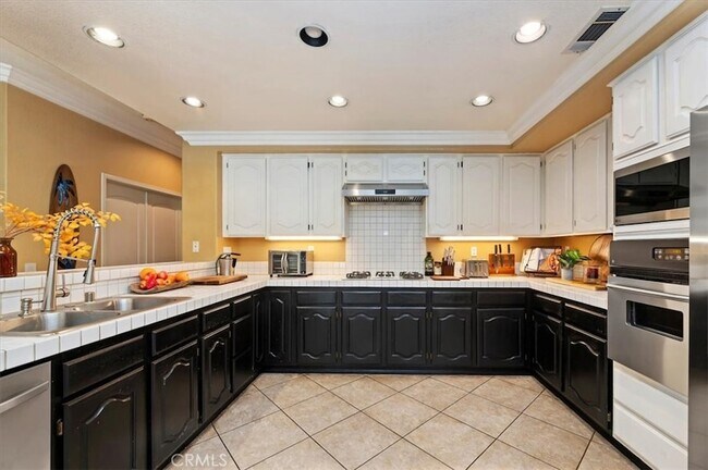 Building Photo - 2760 Hidden Hills Way W