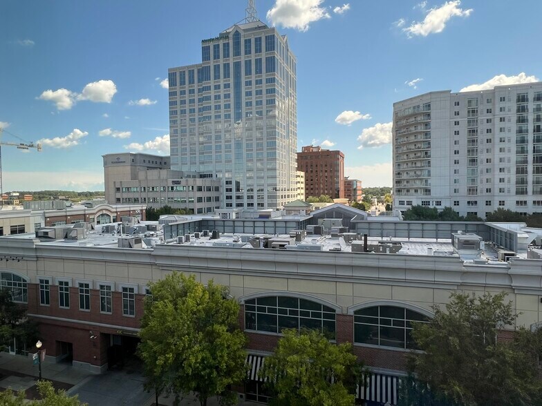 Building Photo - 221 Market St