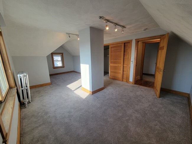 Building Photo - 100 Medford St