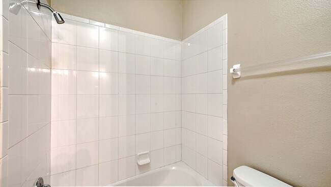 Building Photo - 3499 Parkridge Cir