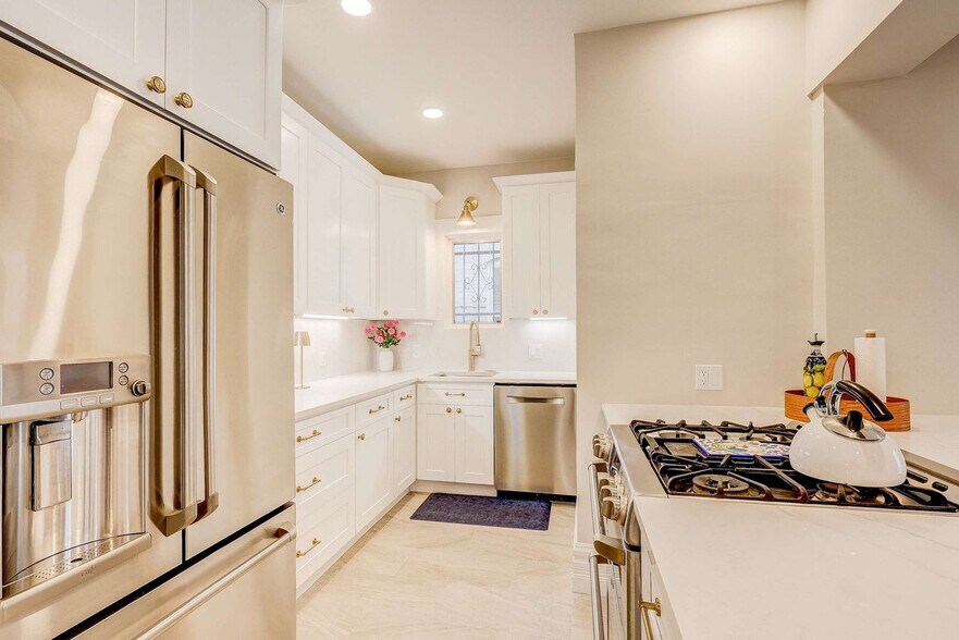 Building Photo - 2105 S Fillmore St