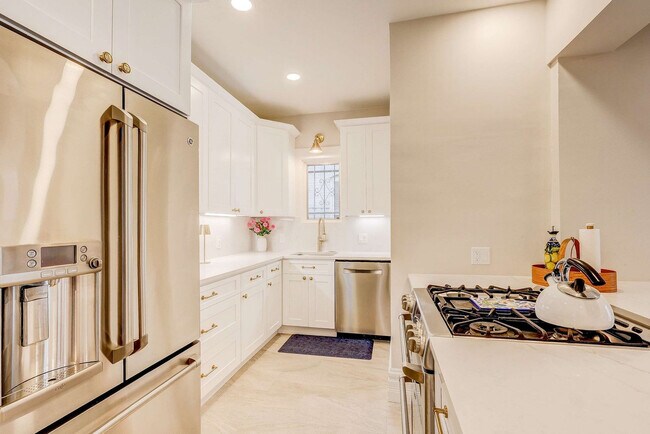 Building Photo - 2105 S Fillmore St