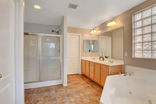 Building Photo - Spacious 4-Bedroom Home for Lease in Gated...