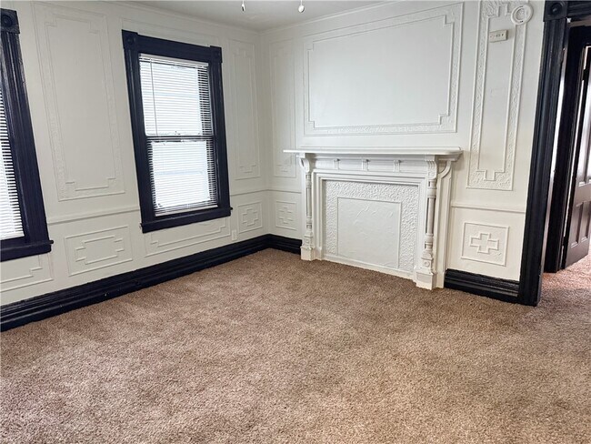 Building Photo - 6-7 Calihan Park