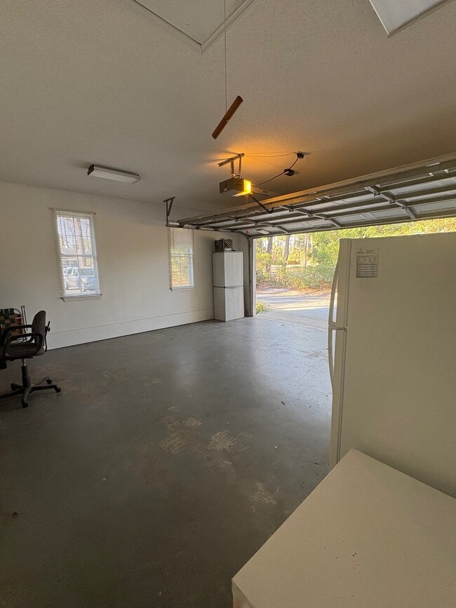 Building Photo - 120 River Ridge Rd