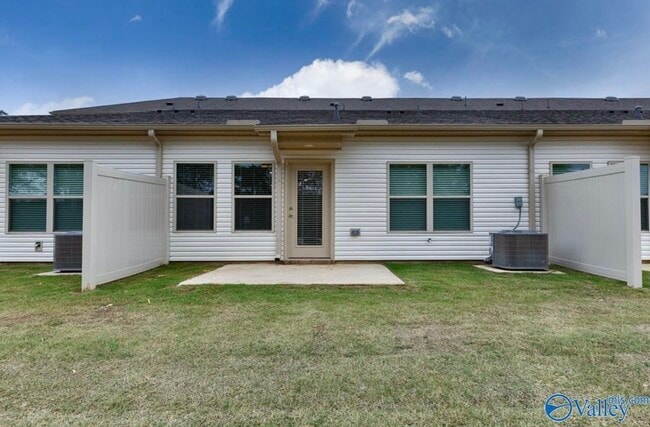 Building Photo - 217 Bay Pine Dr