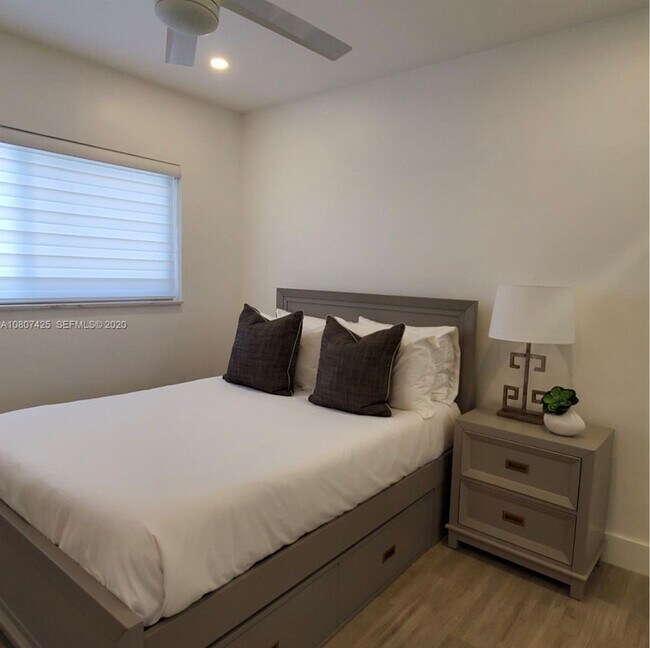 Building Photo - Beautiful waterfront townhouse in the heart of Miami