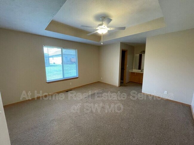 Building Photo - 4049 S Fort Ave