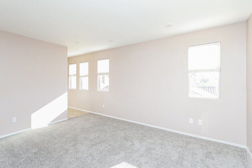 Building Photo - 970 Medina De Leon Ave