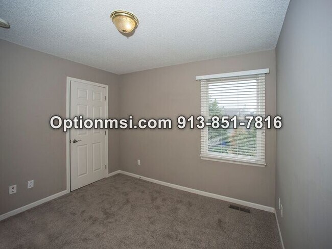 Building Photo - Close to Olathe East Highschool!