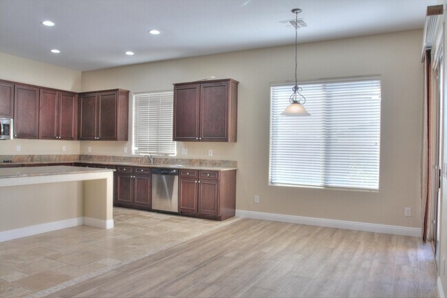 Building Photo - 2413 E Park View Ln