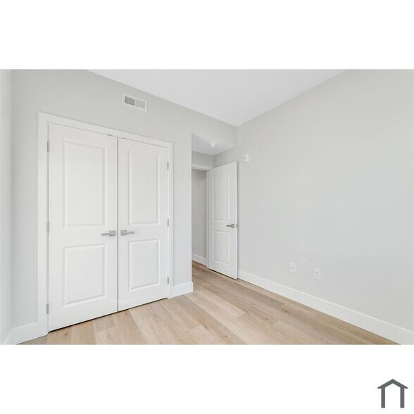 Building Photo - 3213 N 13th St