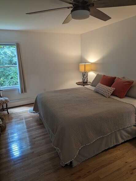 Master Bedroom - 544 Drakestown Rd