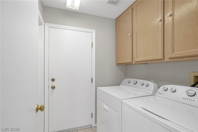 Building Photo - 8133 Kentshire Dr