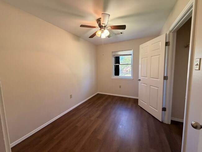 Building Photo - 408 NE 7th St