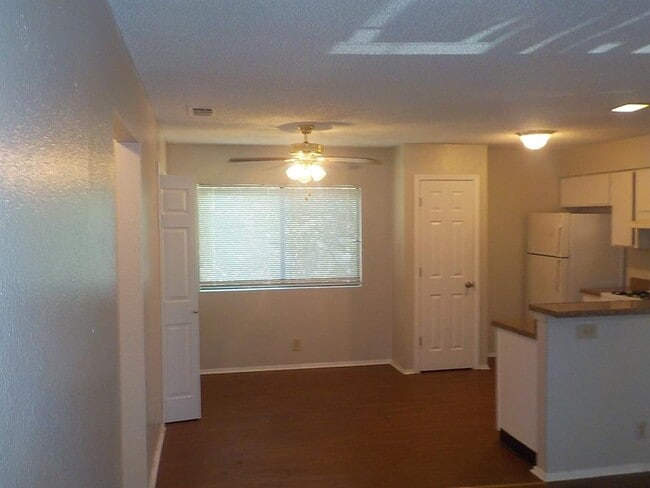 Building Photo - 2205 Leah Cove
