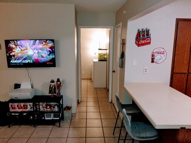 Building Photo - 1 Bed, 1 Bath. Condo! Next to the Heart of NAU Campus!  - Students & Cats OK!! NO Dogs! Avail. Ma...