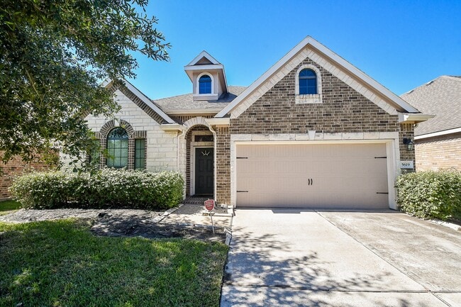 Building Photo - 5619 Drumlin Field Way