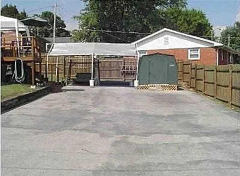 Building Photo - 406 Clifty St