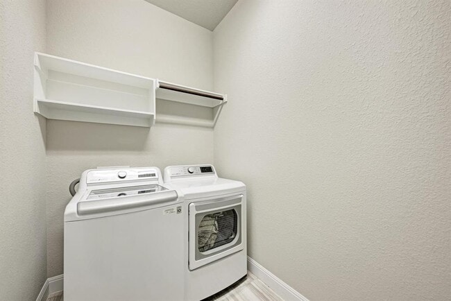 Building Photo - 2416 Echo Park Dr