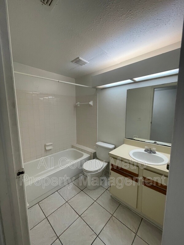 Building Photo - 4932 Sanoma Village
