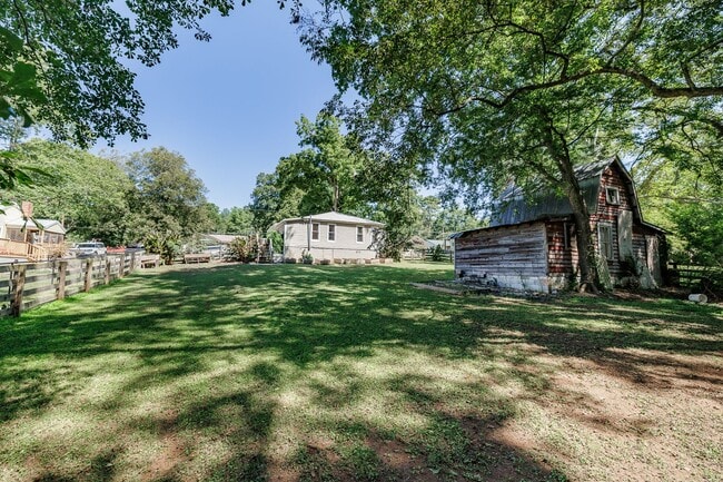 Building Photo - Beautiful Ranch Home in Prime Jefferson Location – Pet Friendly!