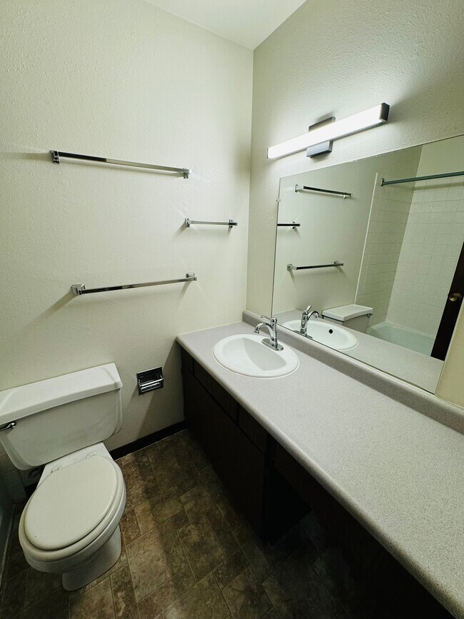 Building Photo - 429