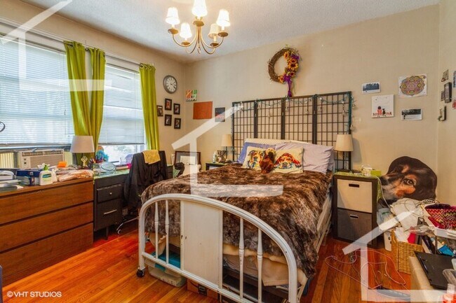 Building Photo - 9/1 No Fee! Sunny 3BR condo unit near Cleveland Circle!