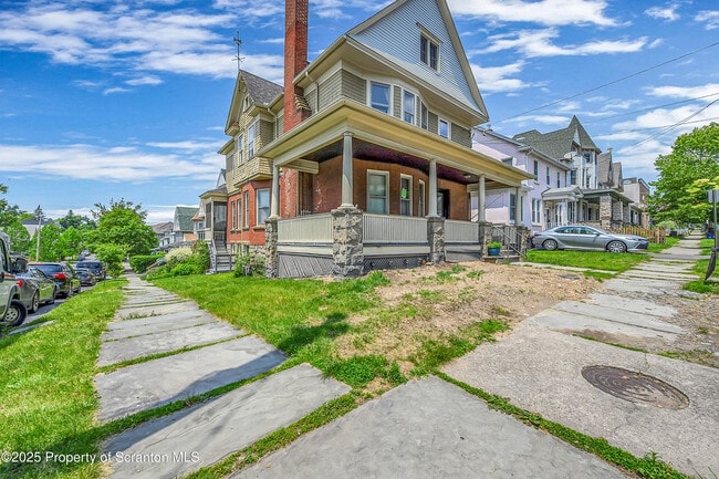 Building Photo - 801 Prescott Ave