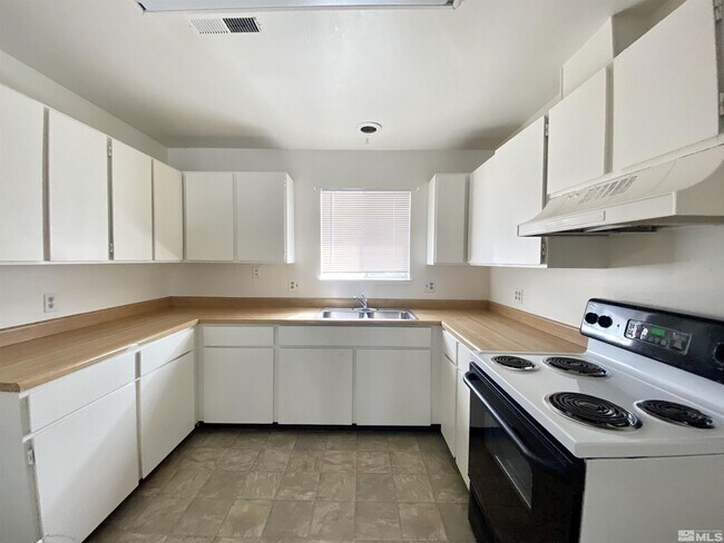 Primary Photo - 1614 A St