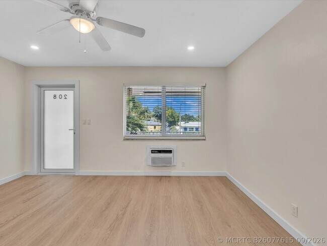 Building Photo - 2020 NE 51st Ct