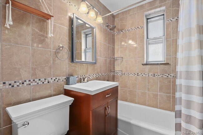 Building Photo - 1 Oakridge Pl