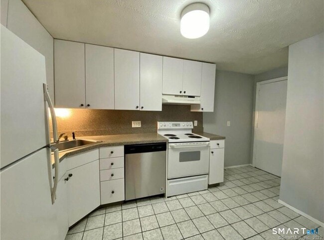 Building Photo - 165 Towne House Rd