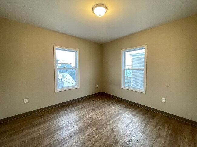 Building Photo - 463 Beech St