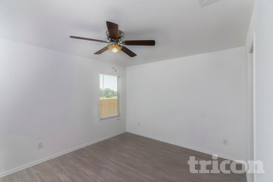 Building Photo - 10250 Devon Wheel St