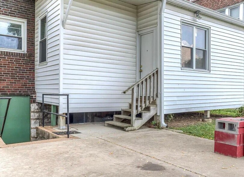 Building Photo - 6415 Cates Ave