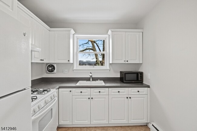 Building Photo - 741 Bloomfield Ave