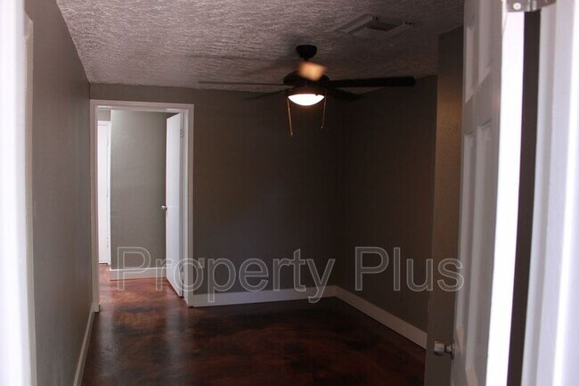 Building Photo - 1228 S McKemy St