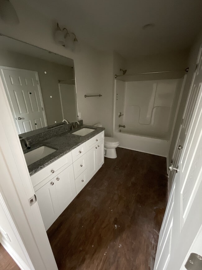 Building Photo - 1015 W C St