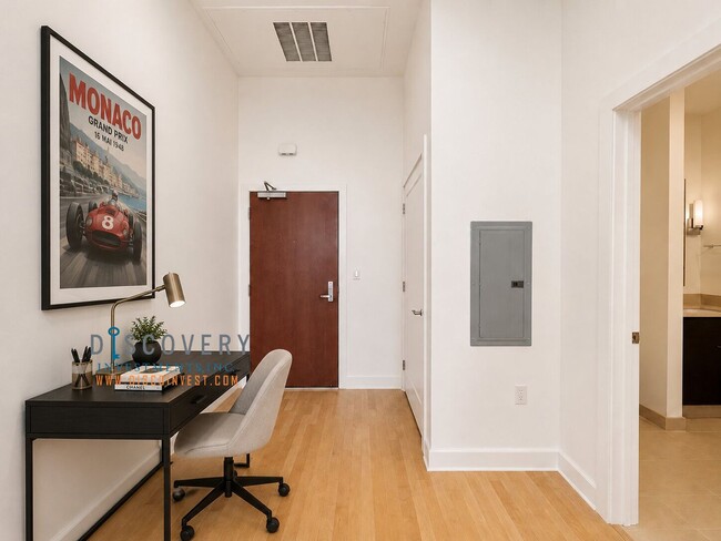 Building Photo - Modern Live/Work Loft At Market Square In Old Oakland
