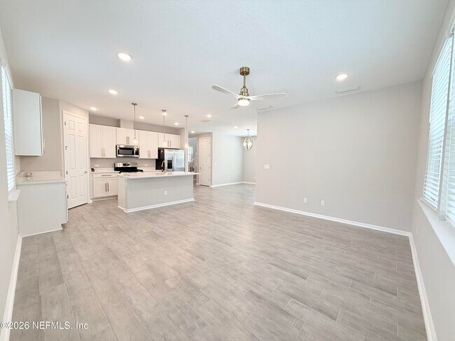 Building Photo - 878 Cedar Slough Dr