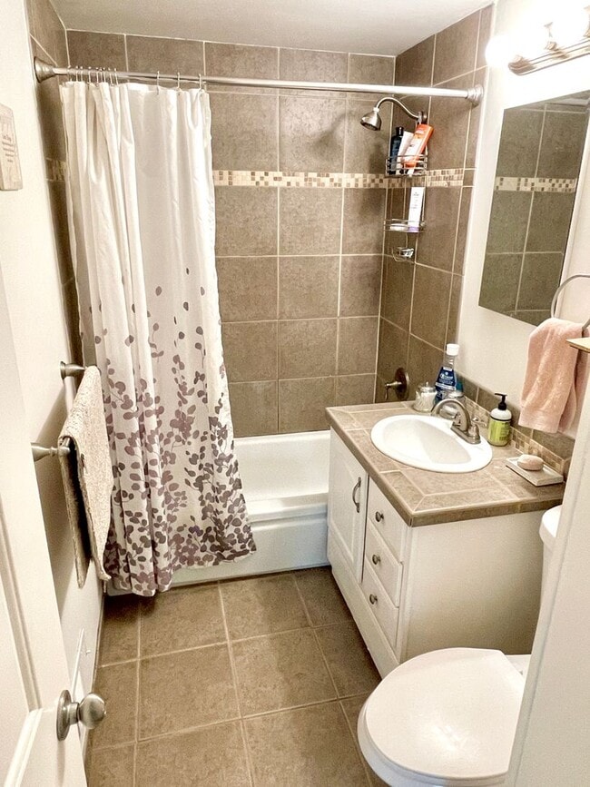 Building Photo - Powellhurst-Gilbert Updated Ranch Home wit...