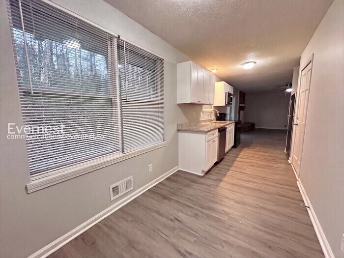 Building Photo - 4365 Stonewall Tell Rd