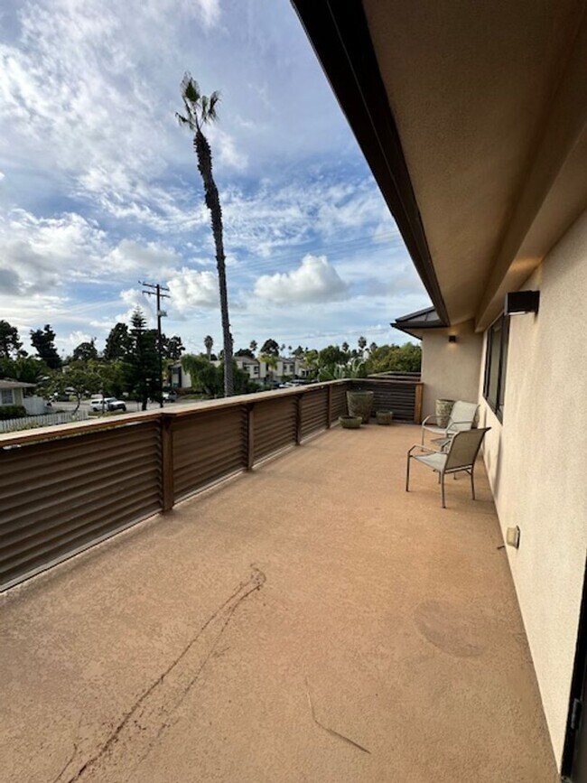 Building Photo - 402 S Clementine St